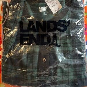 Green and black men’s medium size 10 12 three button three ply plaid sleep shirt